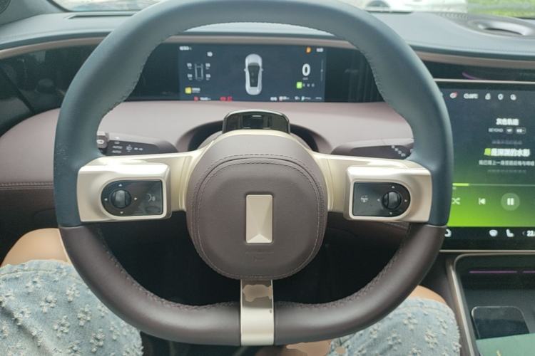 Used Avatr 11 2025 Year Updated Max Extended-Range Version Steering Wheel