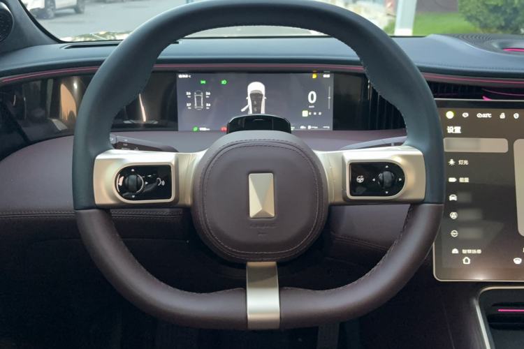 Used Avatr 11 2025 Ultra Extended-Range Edition Steering Wheel