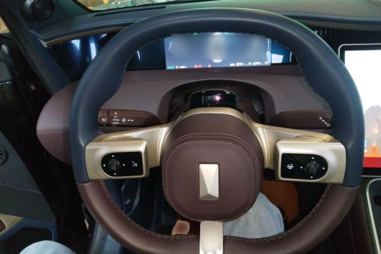 Used Avatr 11 2025 Ultra Extended-Range Edition Steering Wheel