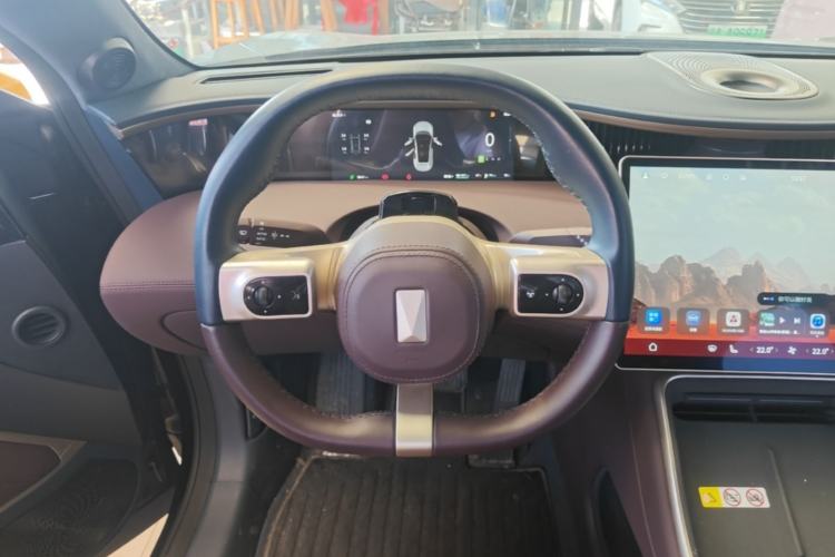 Used Avatr 11 2025 Year Updated Max Extended-Range Version Steering Wheel