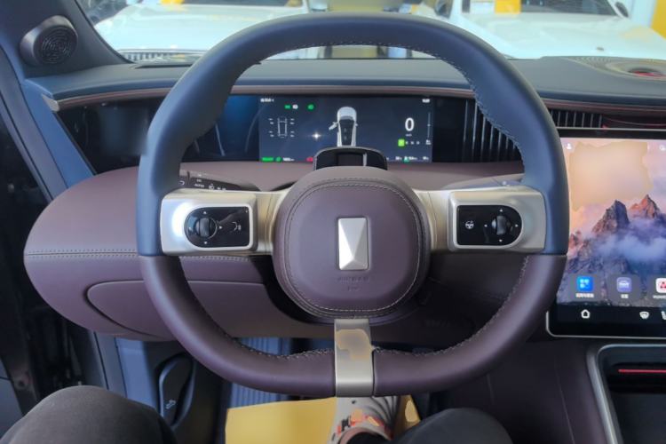 Used Avatr 11 2025 Year Updated Max Extended-Range Version Steering Wheel