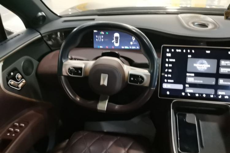 Used Avatr 11 2025 Ultra Extended-Range Edition Steering Wheel