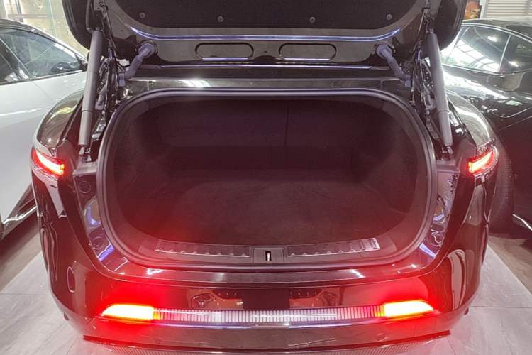 Used Avatr 11 2025 Ultra Extended-Range Edition Trunk