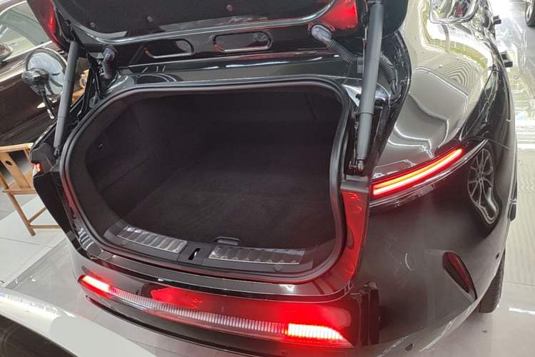 Used Avatr 11 2025 Ultra Extended-Range Edition Trunk