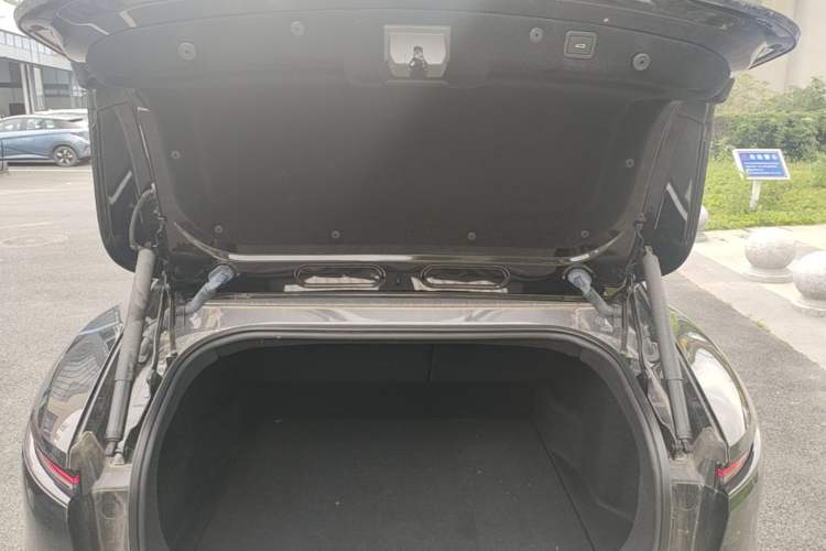Used Avatr 11 2025 Year Updated Max Extended-Range Version Trunk