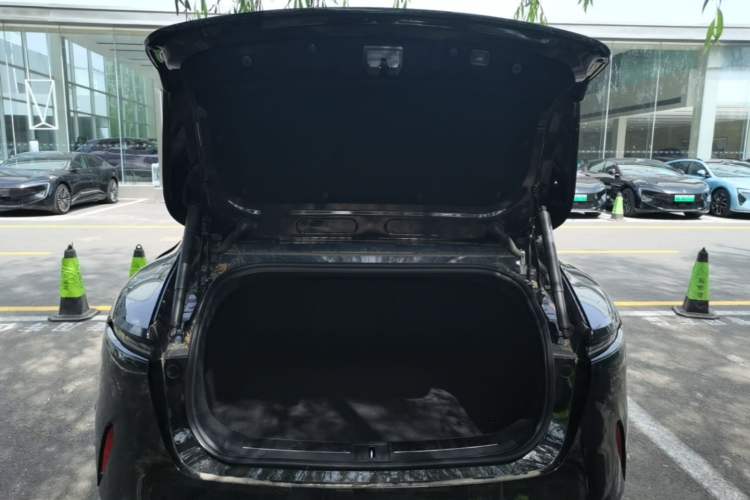 Used Avatr 11 2025 Ultra Extended-Range Edition Trunk