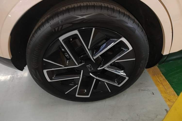 Used Avatr 11 2025 Max Extended-Range Edition Right Rear Wheel Hub