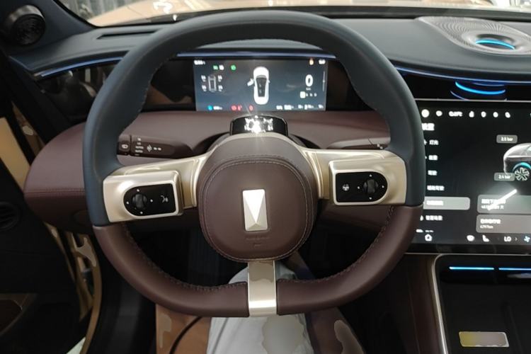 Used Avatr 11 2025 Max Extended-Range Edition Steering Wheel
