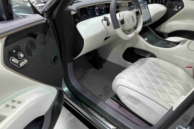 Used Avatr 11 2025 Night Rider Edition Interior 2