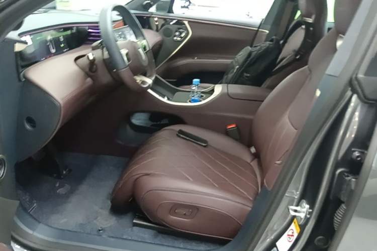 Used Avatr 11 2025 Max All-Electric Four-Wheel Drive Left Front Seat