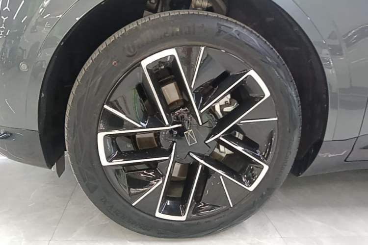 Used Avatr 11 2025 Max All-Electric Four-Wheel Drive Left Front Wheel Hub