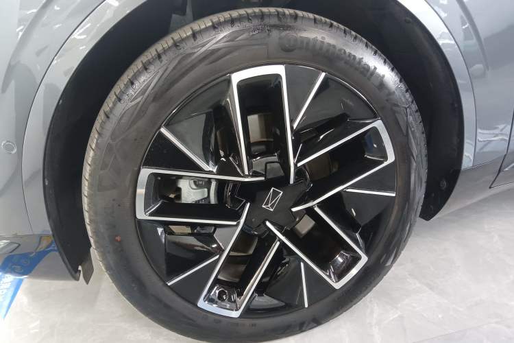 Used Avatr 11 2025 Ultra Extended-Range Edition Left Front Wheel Hub