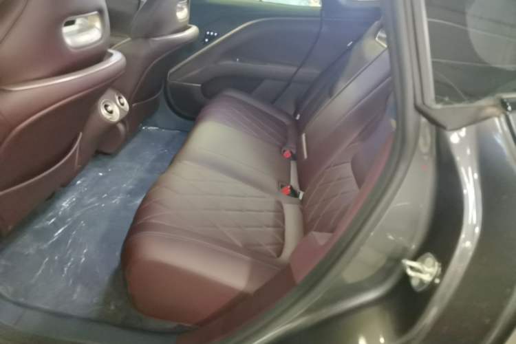 Used Avatr 11 2025 Year Updated Max Extended-Range Version Left Rear Seat