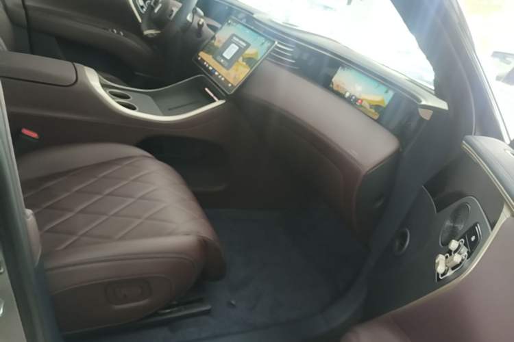 Used Avatr 11 2025 Year Updated Max Extended-Range Version Right Front Seat