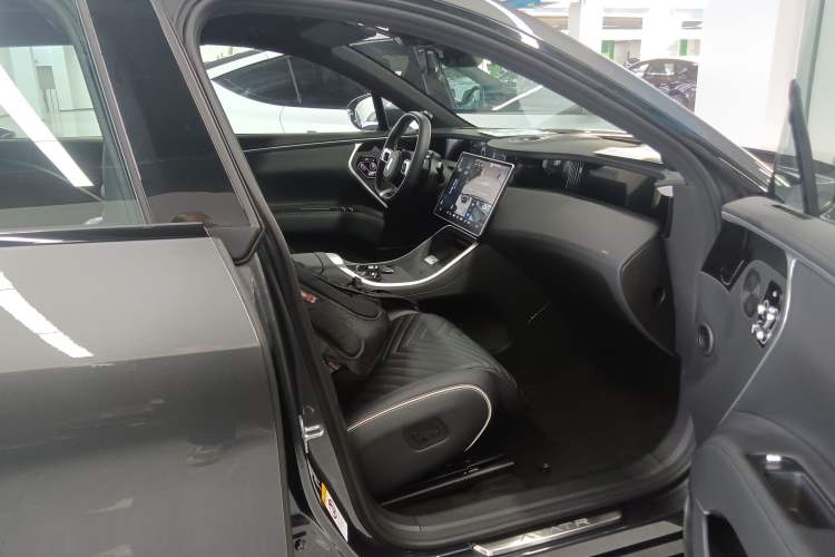Used Avatr 11 2025 Ultra Extended-Range Edition Right Front Seat