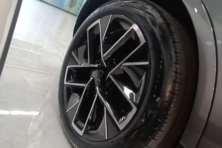 Used Avatr 11 2025 Max All-Electric Four-Wheel Drive Right Rear Wheel Hub