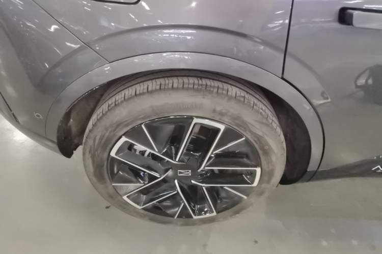 Used Avatr 11 2025 Year Updated Max Extended-Range Version Right Rear Wheel Hub