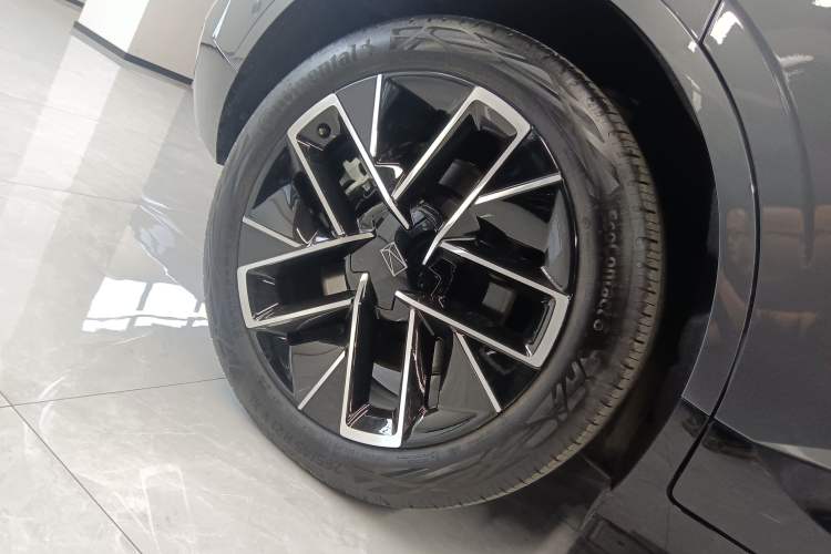 Used Avatr 11 2025 Ultra Extended-Range Edition Right Rear Wheel Hub