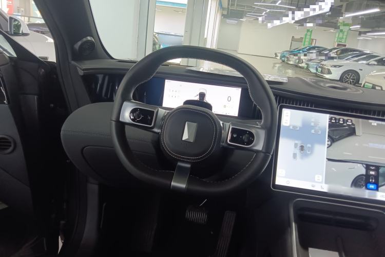 Used Avatr 11 2025 Ultra Extended-Range Edition Steering Wheel