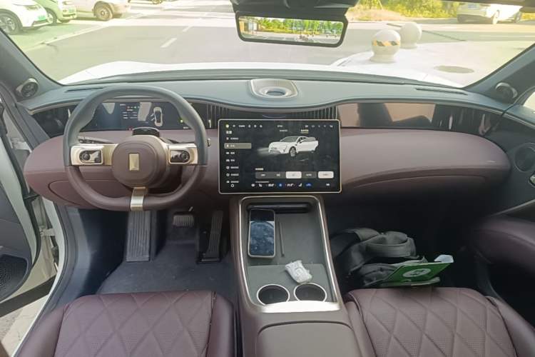 Used Avatr 11 2025 Max Pure Electric Edition Center Console