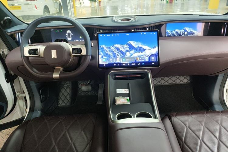 Used Avatr 11 2025 Ultra Extended-Range Edition Center Console