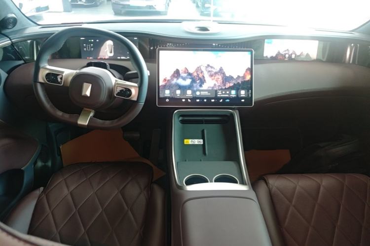 Used Avatr 11 2025 Year Updated Max Extended-Range Version Center Console