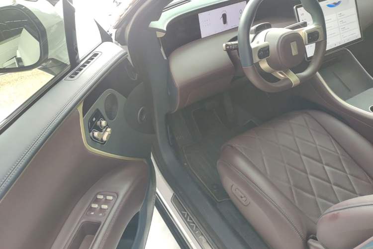 Used Avatr 11 2025 Ultra Extended-Range Edition Driver Seat