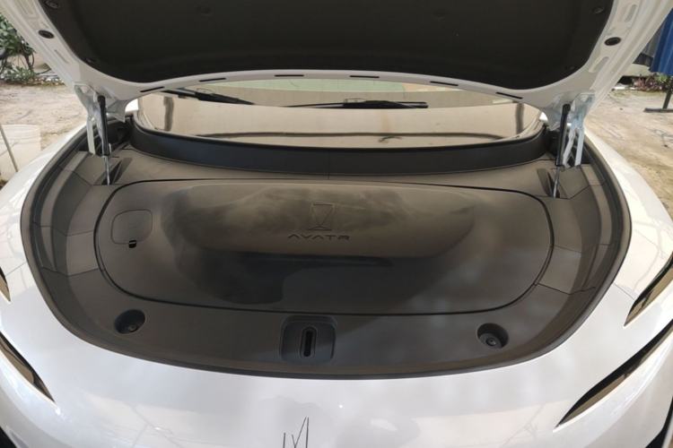 Used Avatr 11 2025 Year Updated Max Extended-Range Version Engine Bay