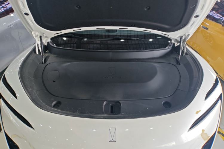 Used Avatr 11 2025 Year Updated Max Extended-Range Version Engine Bay