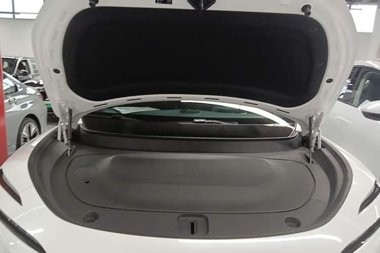 Used Avatr 11 2025 Year Updated Max Extended-Range Version Engine Bay