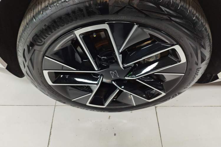 Used Avatr 11 2025 Max All-Electric Four-Wheel Drive Exterior 1