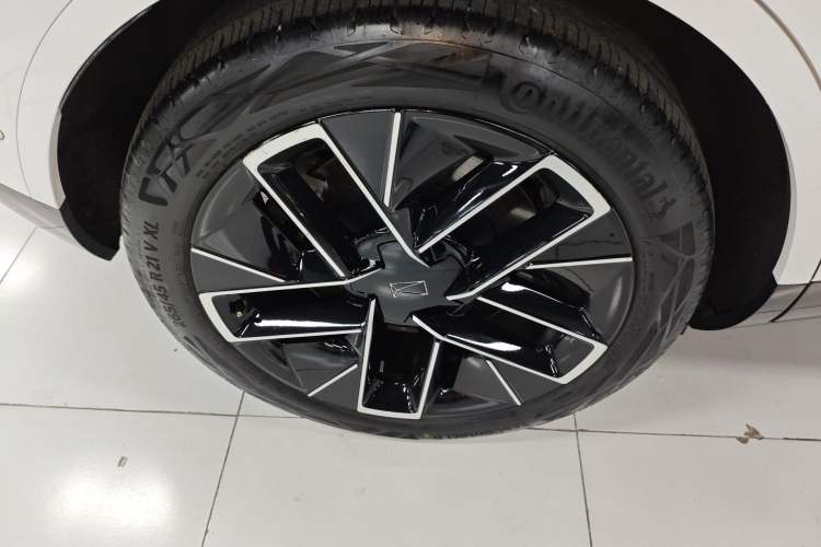 Used Avatr 11 2025 Max All-Electric Four-Wheel Drive Exterior 2