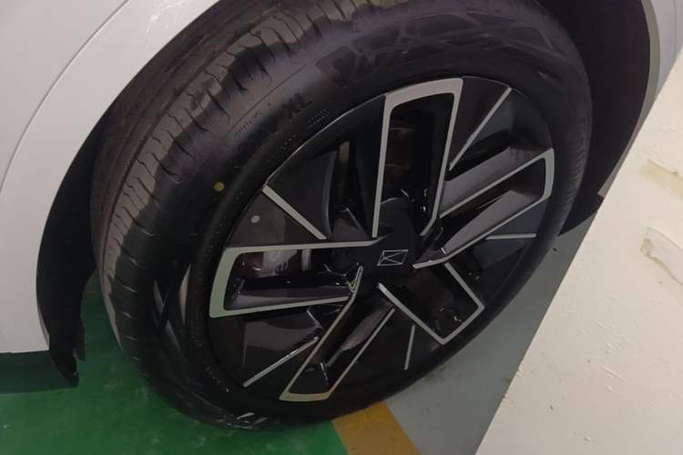 Used Avatr 11 2025 Max Extended-Range Edition Exterior 4