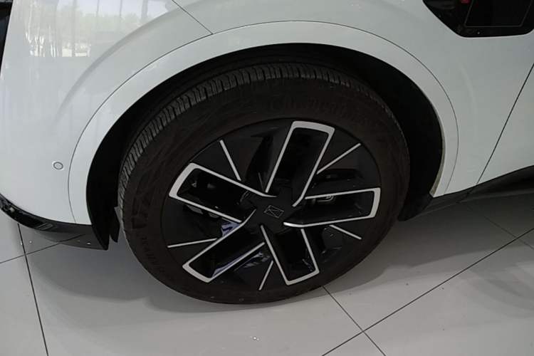 Used Avatr 11 2025 Max All-Electric Four-Wheel Drive Exterior 4