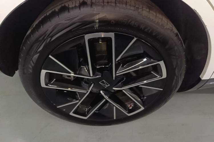 Used Avatr 11 2025 Max Extended-Range Edition Exterior 5