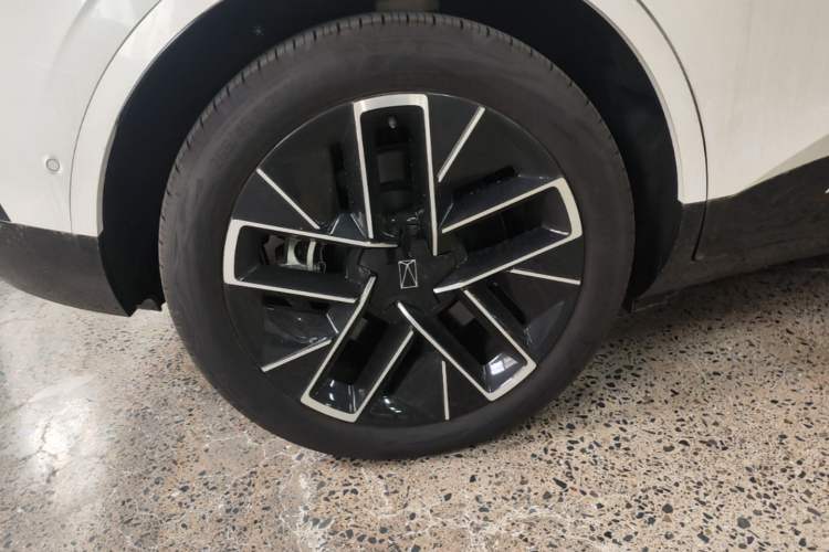 Used Avatr 11 2025 Ultra Extended-Range Edition Exterior 5