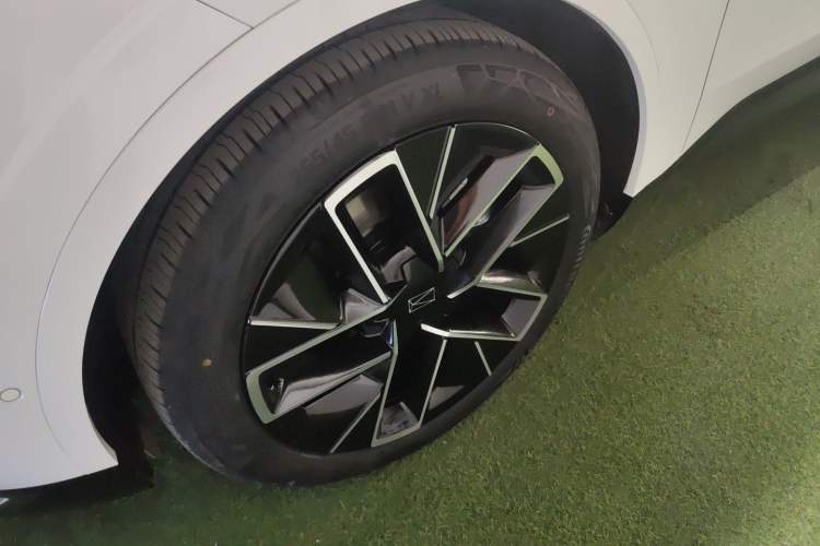 Used Avatr 11 2025 Max Pure Electric Edition Left Front Wheel Hub