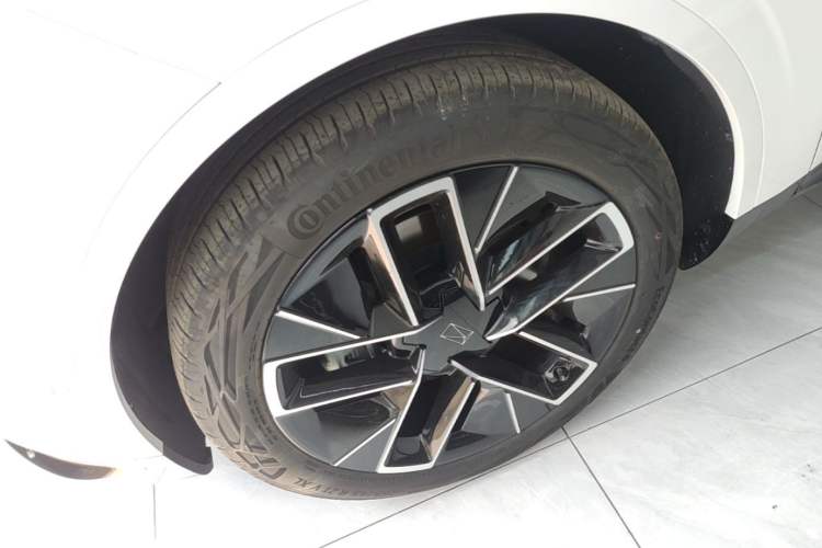 Used Avatr 11 2025 Ultra Extended-Range Edition Left Front Wheel Hub