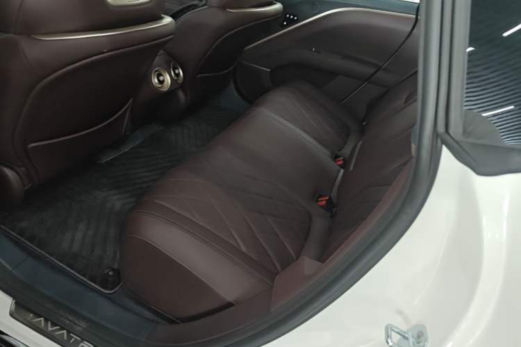 Used Avatr 11 2025 Ultra Extended-Range Edition Left Rear Seat