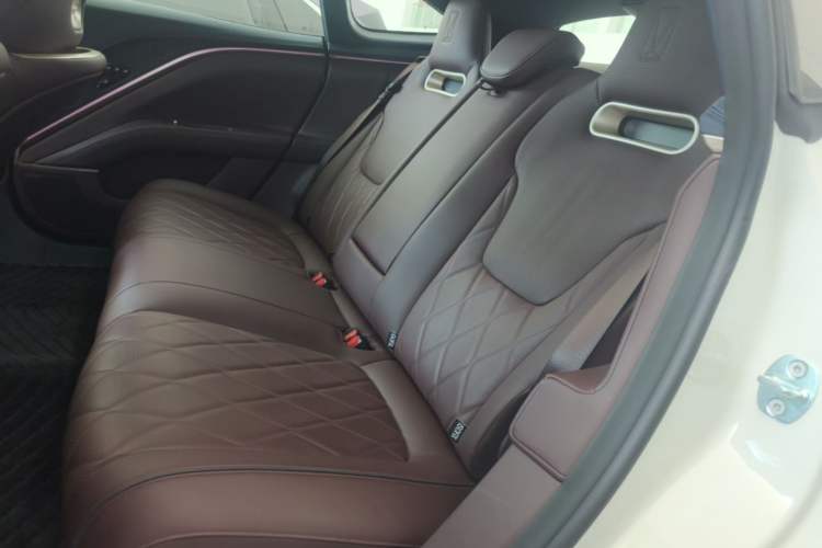 Used Avatr 11 2025 Ultra Extended-Range Edition Left Rear Seat