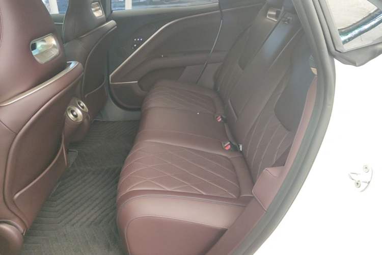 Used Avatr 11 2025 Year Updated Max Extended-Range Version Left Rear Seat