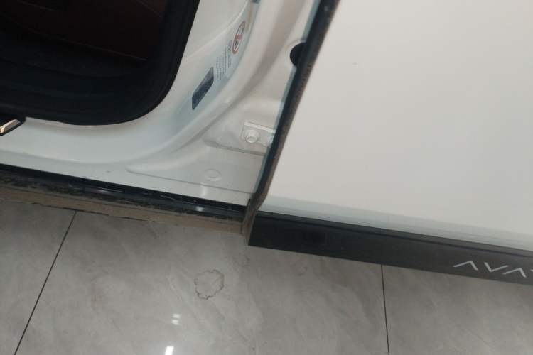 Used Avatr 11 2025 Ultra Extended-Range Edition Left Side Sill