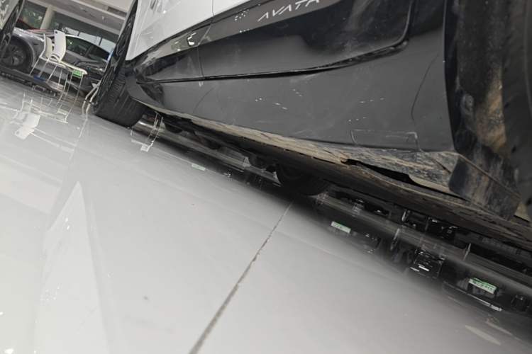 Used Avatr 11 2025 Ultra Extended-Range Edition Left Side Sill