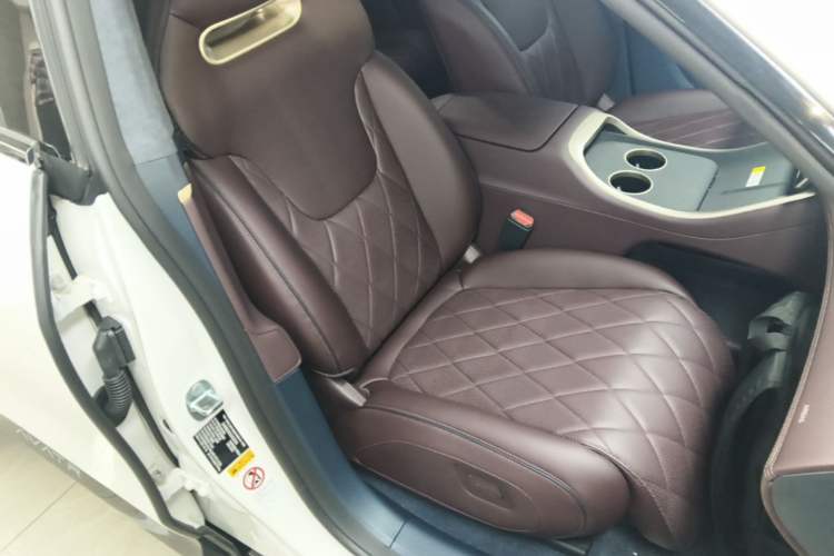 Used Avatr 11 2025 Year Updated Max Extended-Range Version Right Front Seat