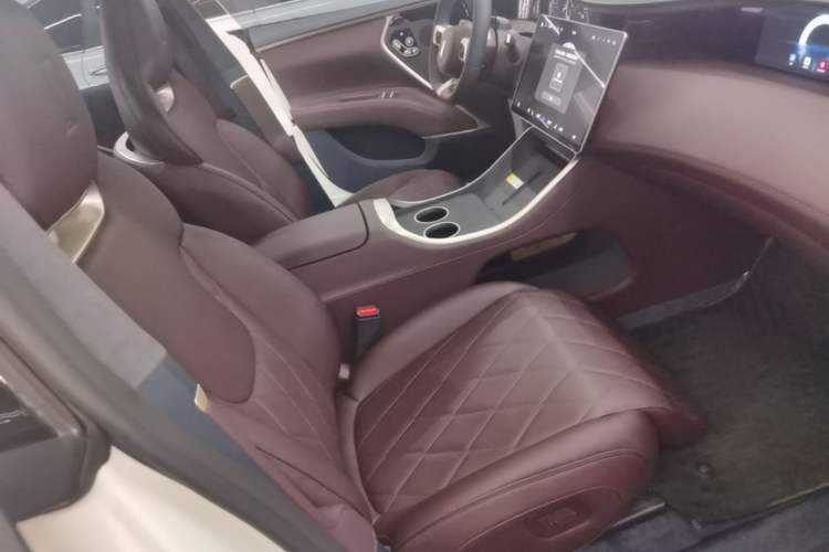 Used Avatr 11 2025 Max Extended-Range Edition Right Front Seat