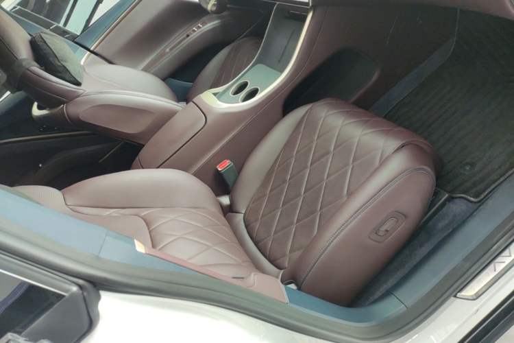 Used Avatr 11 2025 Ultra Extended-Range Edition Right Front Seat