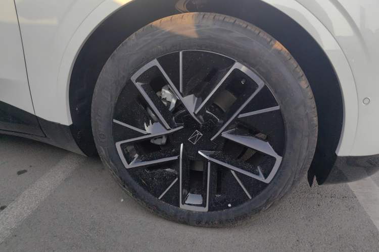 Used Avatr 11 2025 Max Pure Electric Edition Right Front Wheel Hub