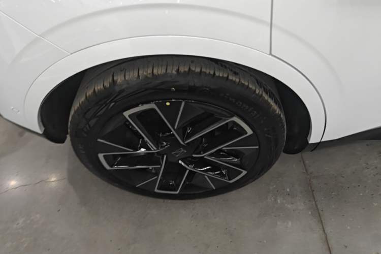 Used Avatr 11 2025 Ultra Extended-Range Edition Right Rear Wheel Hub