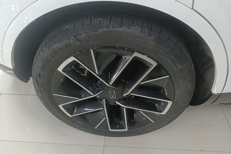 Used Avatr 11 2025 Year Updated Max Extended-Range Version Right Rear Wheel Hub