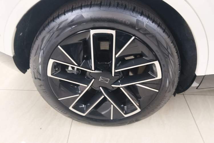 Used Avatr 11 2025 Year Updated Max Extended-Range Version Right Rear Wheel Hub